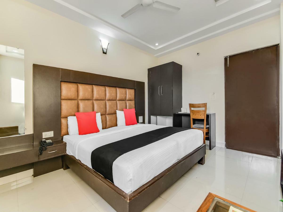 Capital O 32619 Hotel Sugar Palm Gwalior Eksteriør bilde